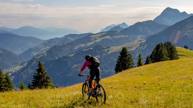 e-bike dans le Val d'Arly - VTTAE